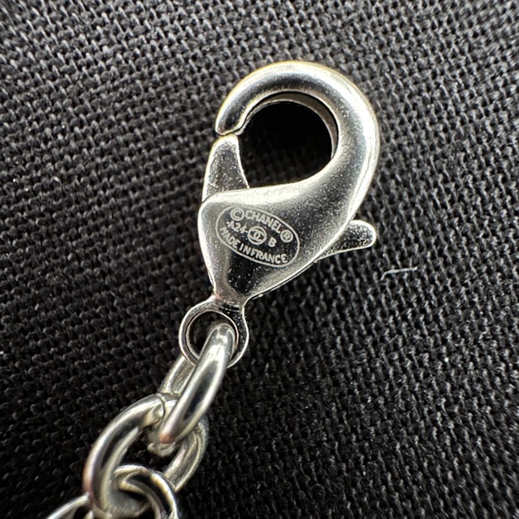 CHANEL 24B Mid Length Mini CC necklace in SILVER - Picture 3 of 5